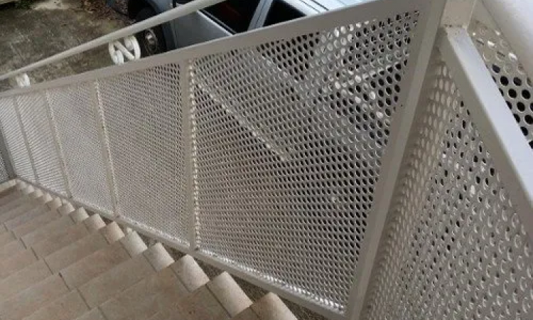 Pose de rampe d'escalier - Fort-de-France - A.R.B. - Agencement et Réhabilitation du Bâtiment